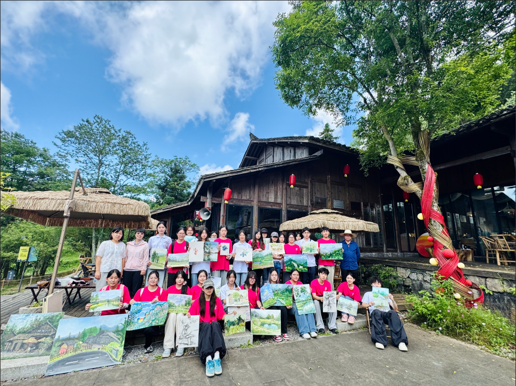 妙笔绘荆竹 丹青助振兴 ——重庆工商大学艺术两院“三下乡”实践团赴武隆荆竹村开展写生实践