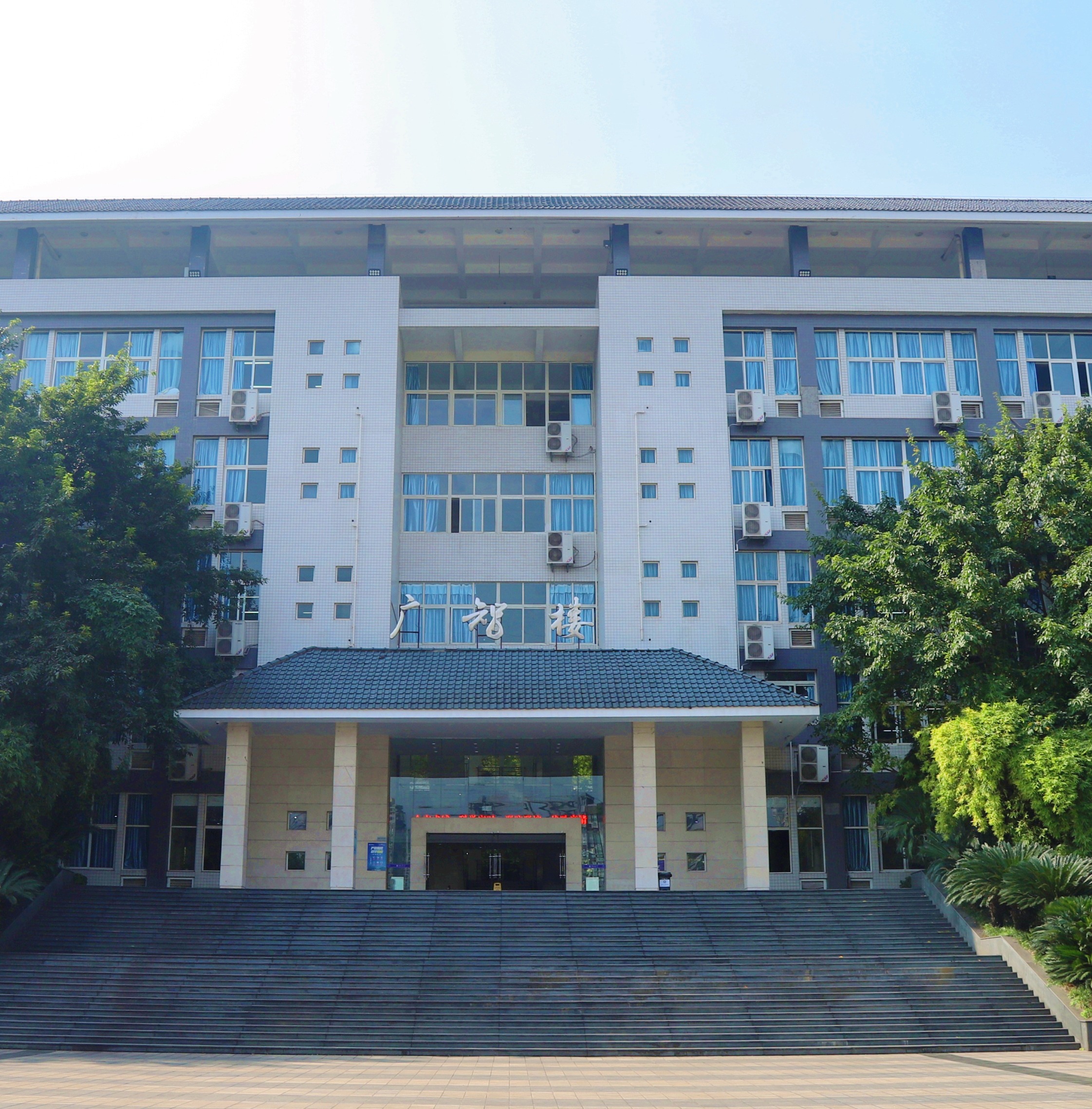 【校友企业】重庆港鑫建筑装饰设计工程有限公司、港鑫教育集团——周勃校友